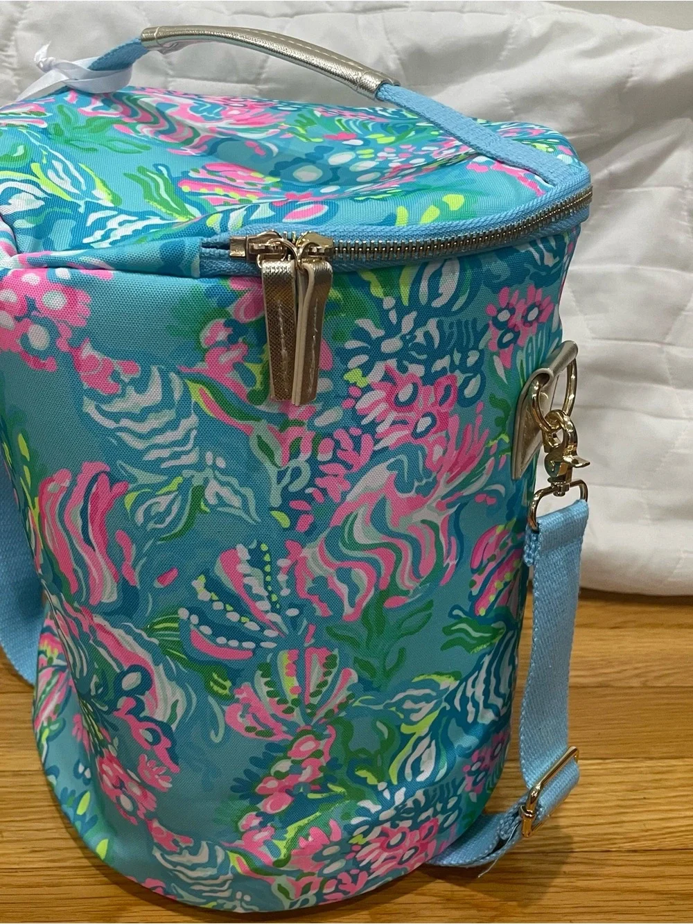 Lilly Pulitzer Blue Floral Kids Crossbody Cooler Bag with Pink & Green Accents.